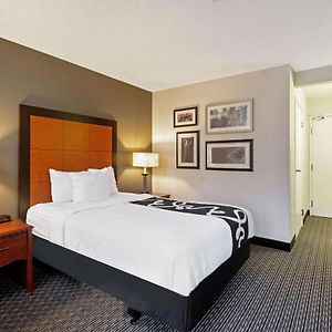 Double Room Bath Tub Mobility or Hearing Accessible Non-Smoking